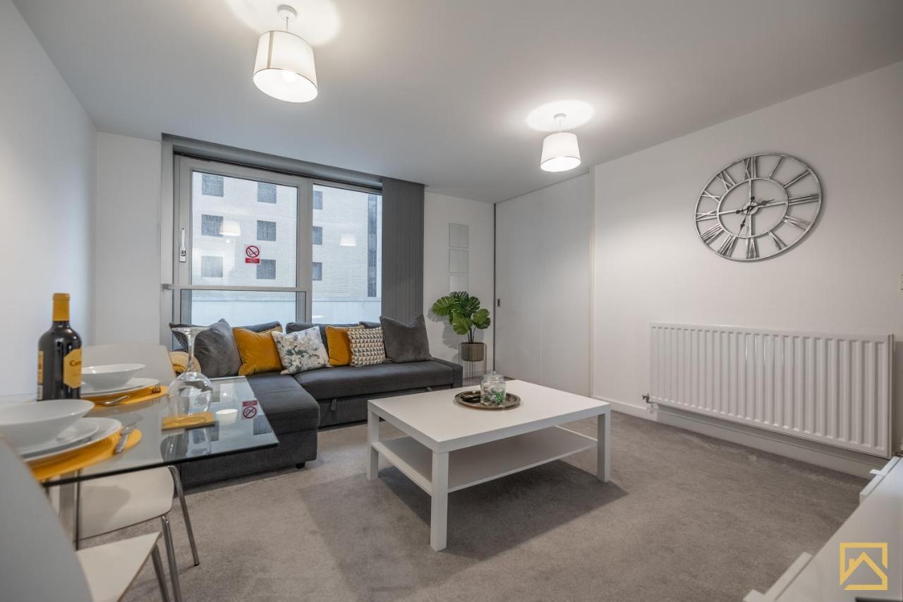 Modern 1 Bed In Central Mk, Free Parking, Smart Tv, Manhattan House By Valore Property Services ミルトン・ケインズ エクステリア 写真
