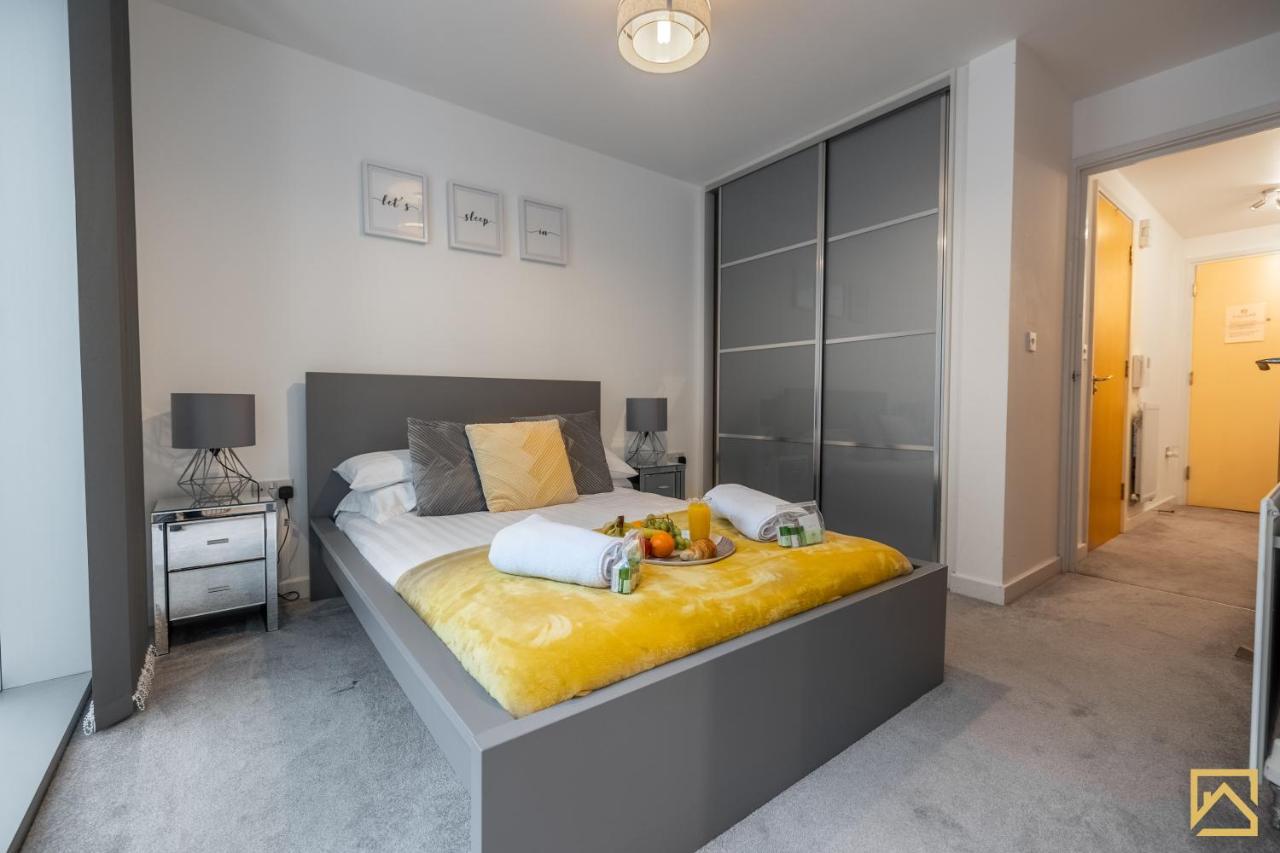 Modern 1 Bed In Central Mk, Free Parking, Smart Tv, Manhattan House By Valore Property Services ミルトン・ケインズ エクステリア 写真