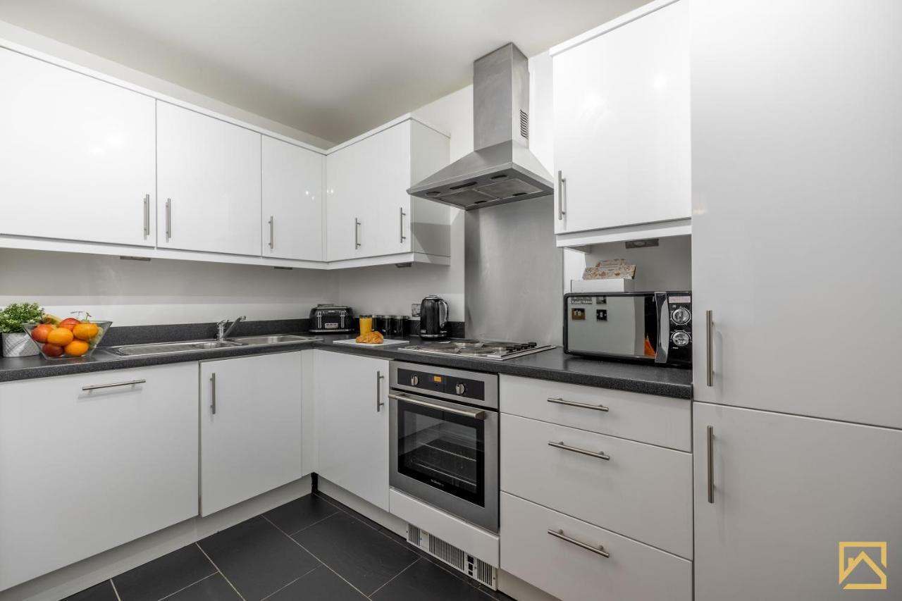 Modern 1 Bed In Central Mk, Free Parking, Smart Tv, Manhattan House By Valore Property Services ミルトン・ケインズ エクステリア 写真