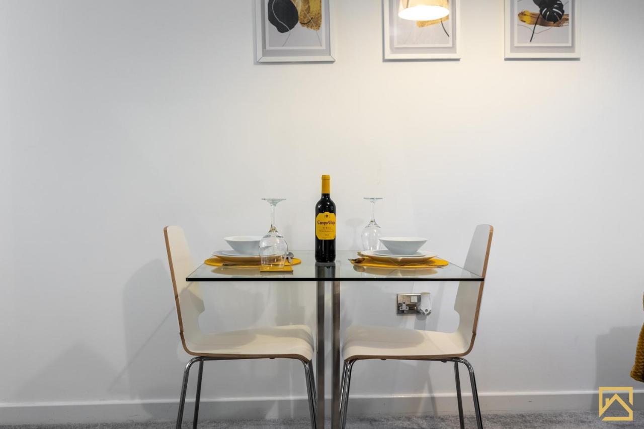 Modern 1 Bed In Central Mk, Free Parking, Smart Tv, Manhattan House By Valore Property Services ミルトン・ケインズ エクステリア 写真