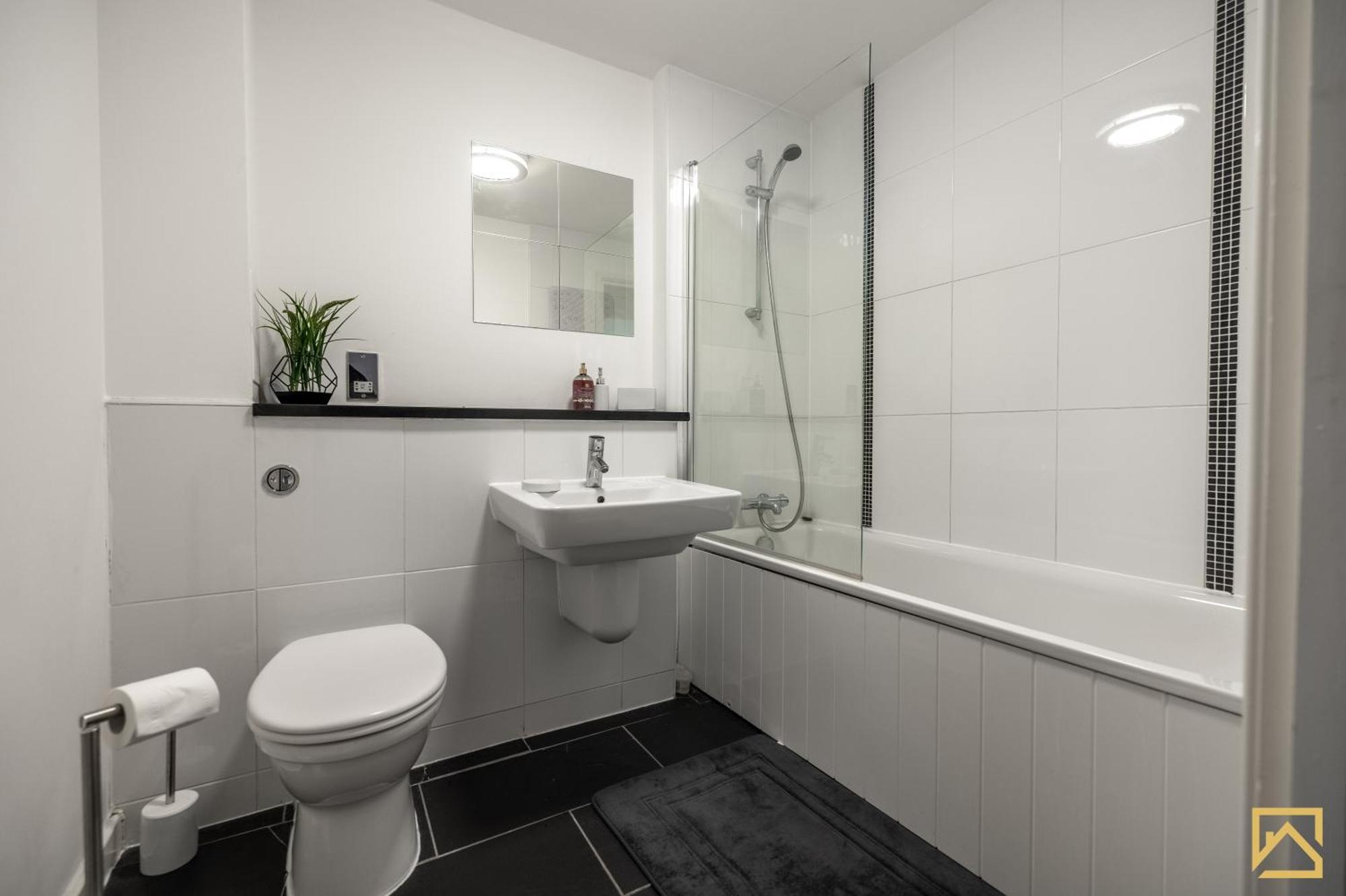 Modern 1 Bed In Central Mk, Free Parking, Smart Tv, Manhattan House By Valore Property Services ミルトン・ケインズ エクステリア 写真